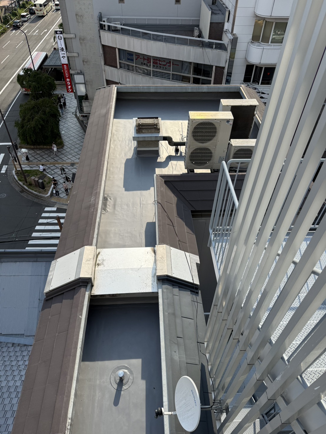 YU-AIビル下層屋上の防水工事施工前